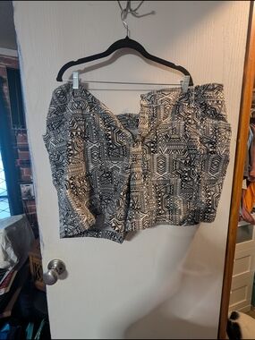 Faded Glory Black & White Aztec Print Crop Top and Shorts Set